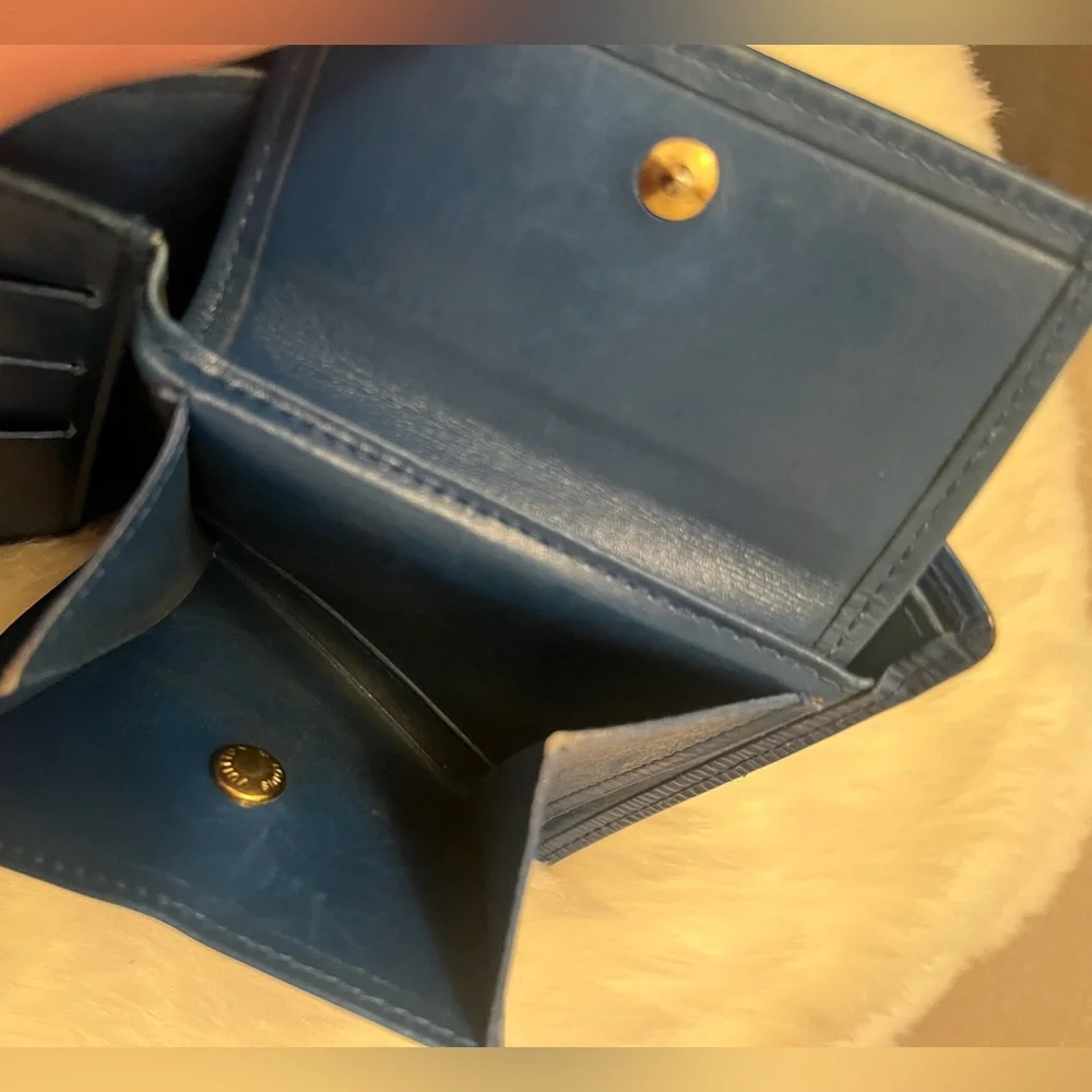 Louis Vuitton Epi Wallet - Picture 6 of 6